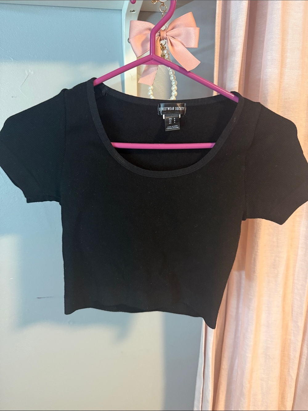 Forever 21 Black Ribbed Scoop-Neck Crop Tee